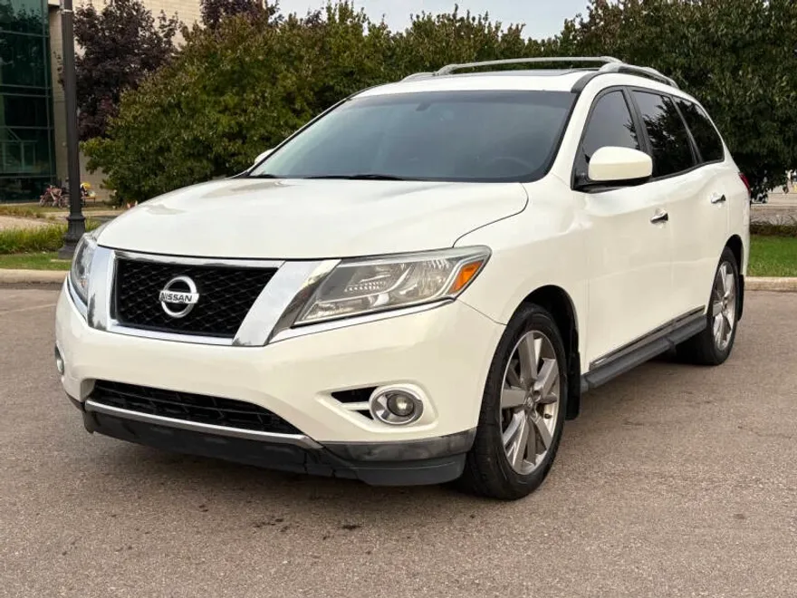 2014 Nissan Pathfinder Platinum photo 1