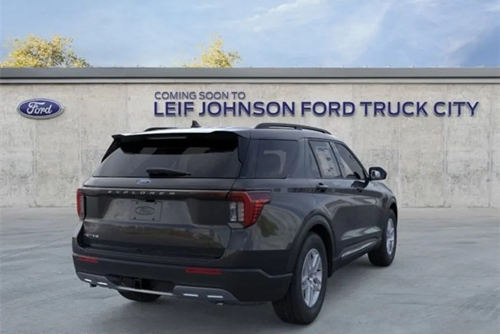 2025 Ford Explorer photo 1