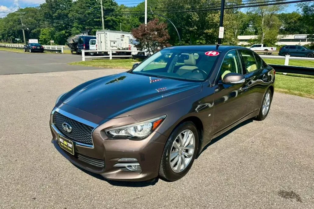 2014 Infiniti Q50 Premium photo 1