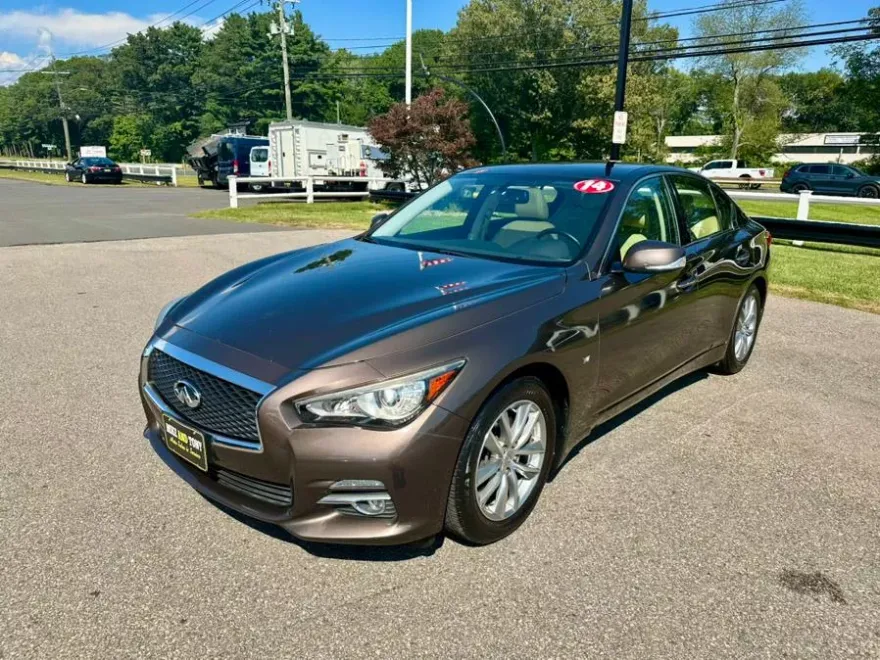 2014 Infiniti Q50 Premium photo 1