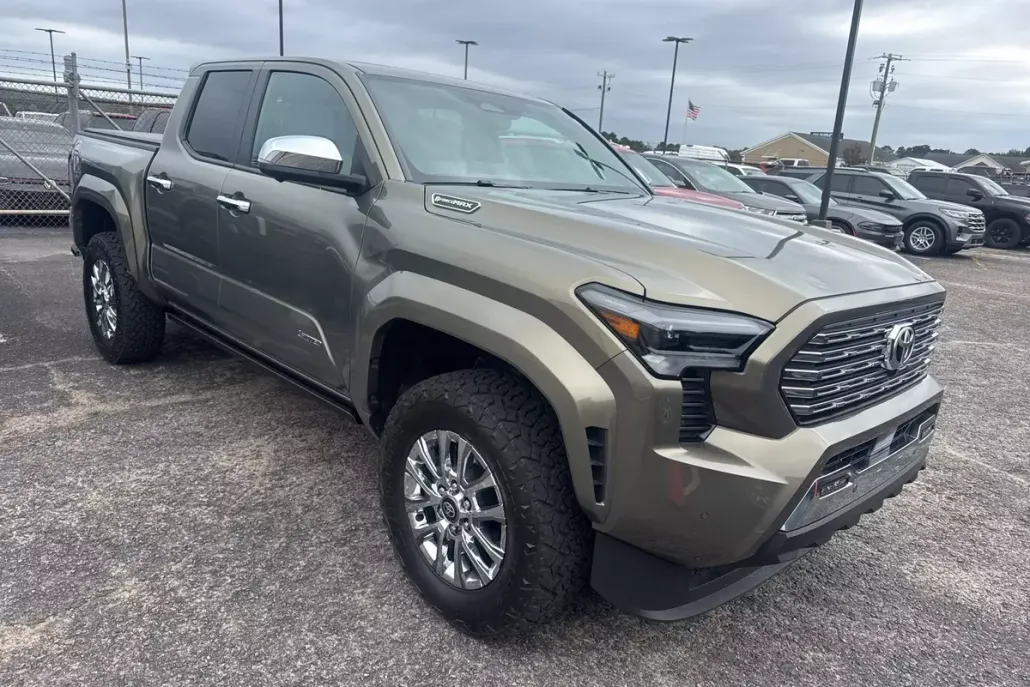 2024 Toyota Tacoma TRD Sport photo 1