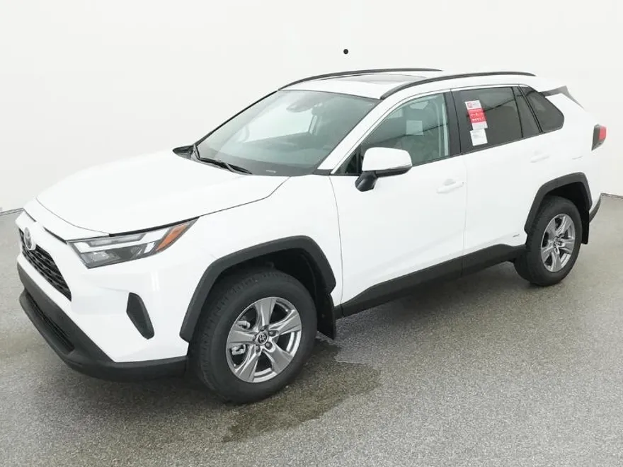 2025 Toyota RAV4 Hybrid XLE photo 1