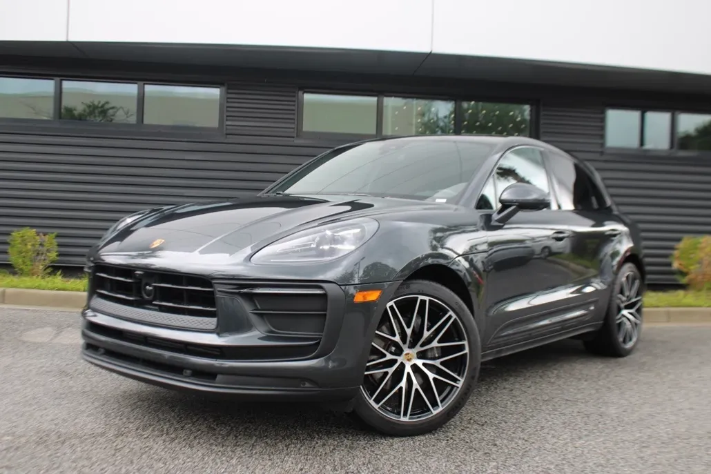 2025 Porsche Macan Base photo 1