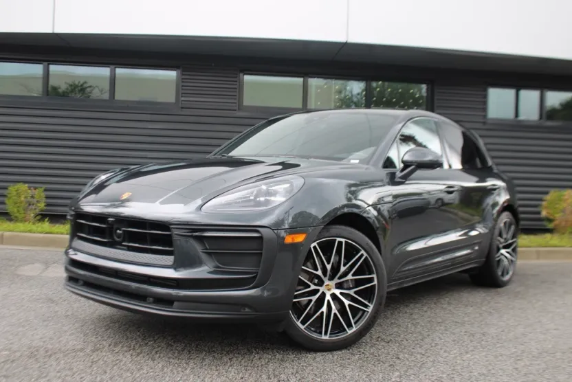 2025 Porsche Macan Base photo 1
