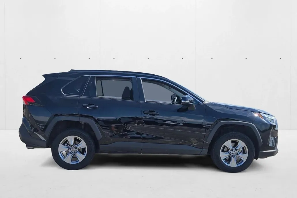 2024 Toyota RAV4 XLE photo 1