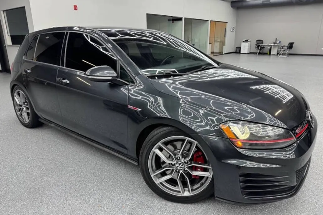 2017 Volkswagen Golf GTI SE photo 1