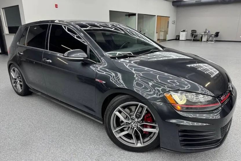 2017 Volkswagen Golf GTI SE photo 1