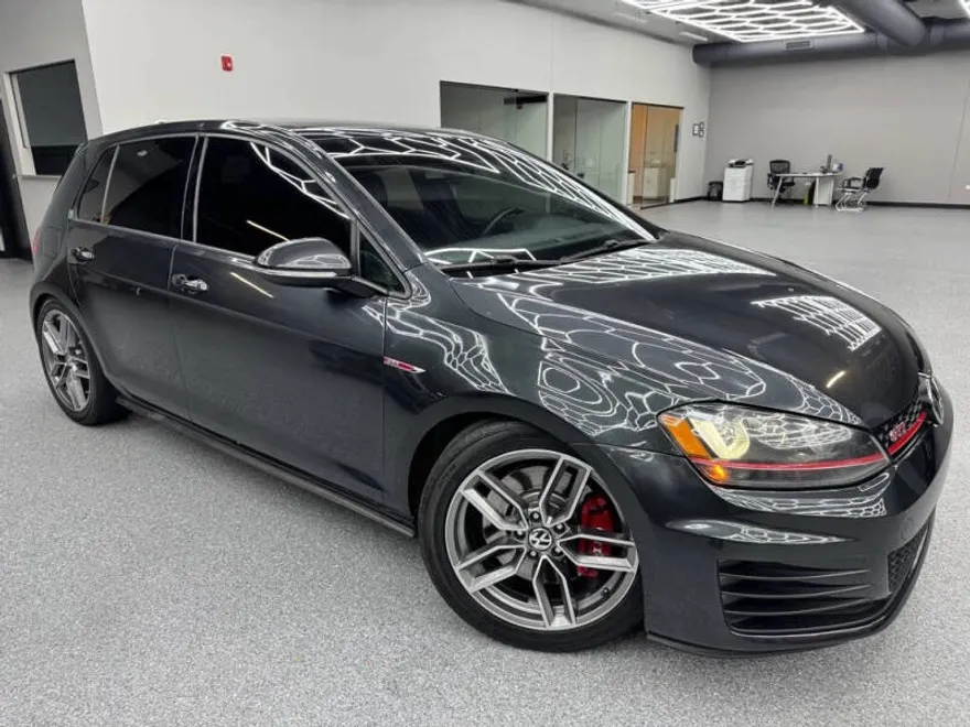 2017 Volkswagen Golf GTI SE photo 1