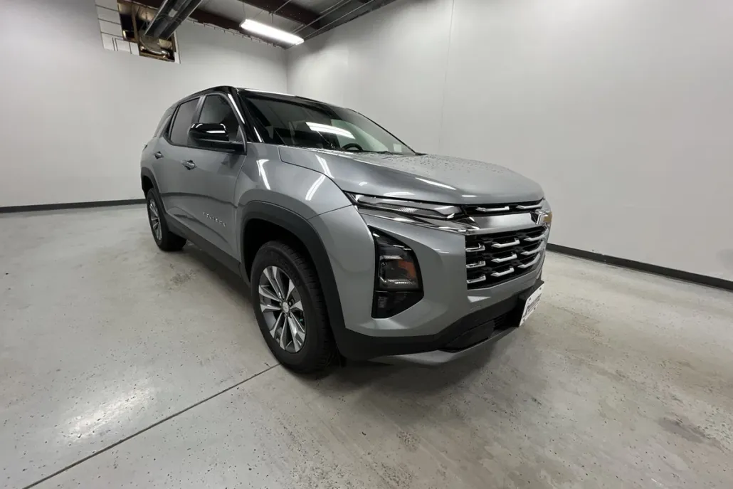 2026 Chevrolet Equinox LT photo 1