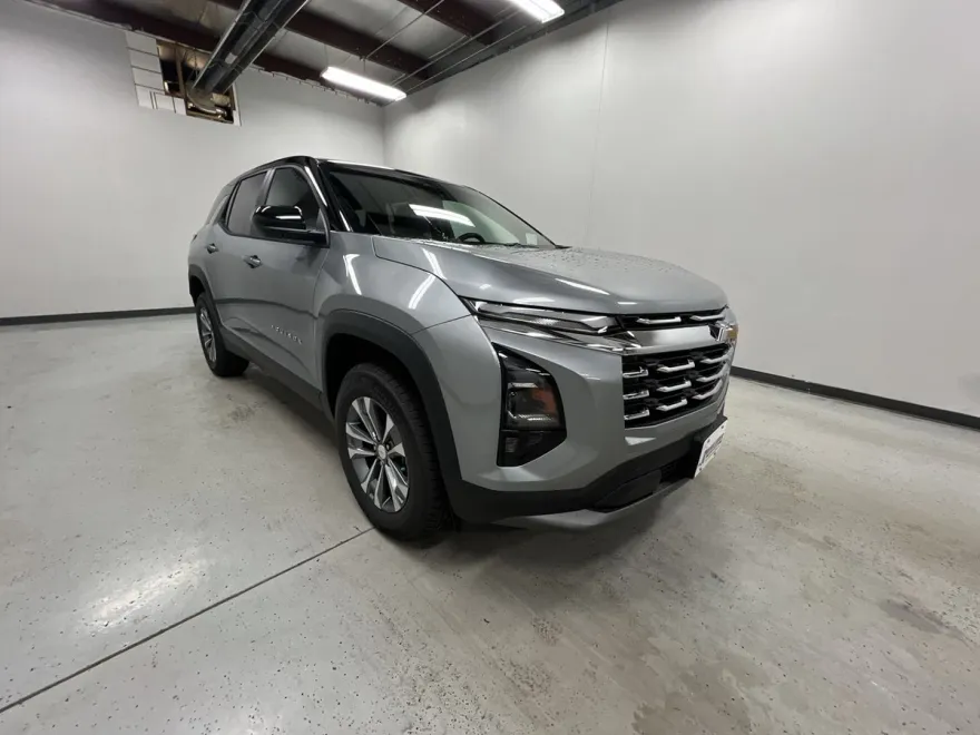 2026 Chevrolet Equinox LT photo 1