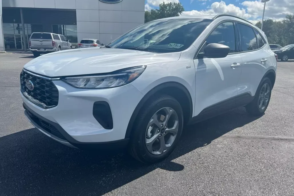 2025 Ford Escape ST-Line photo 1
