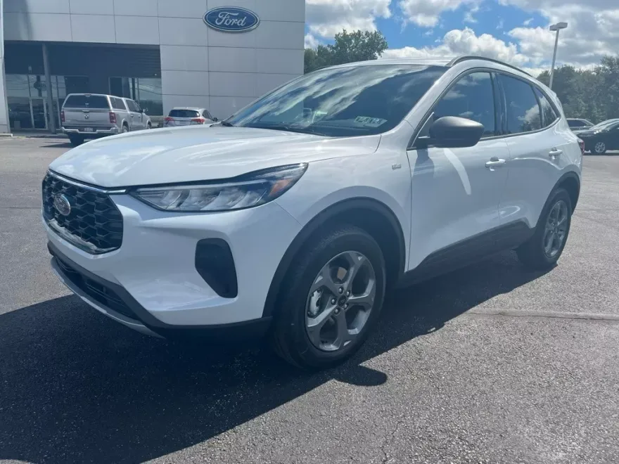 2025 Ford Escape ST-Line photo 1