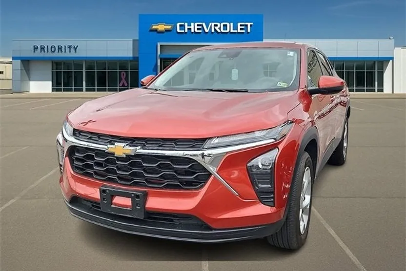 2024 Chevrolet Trax LS photo 1
