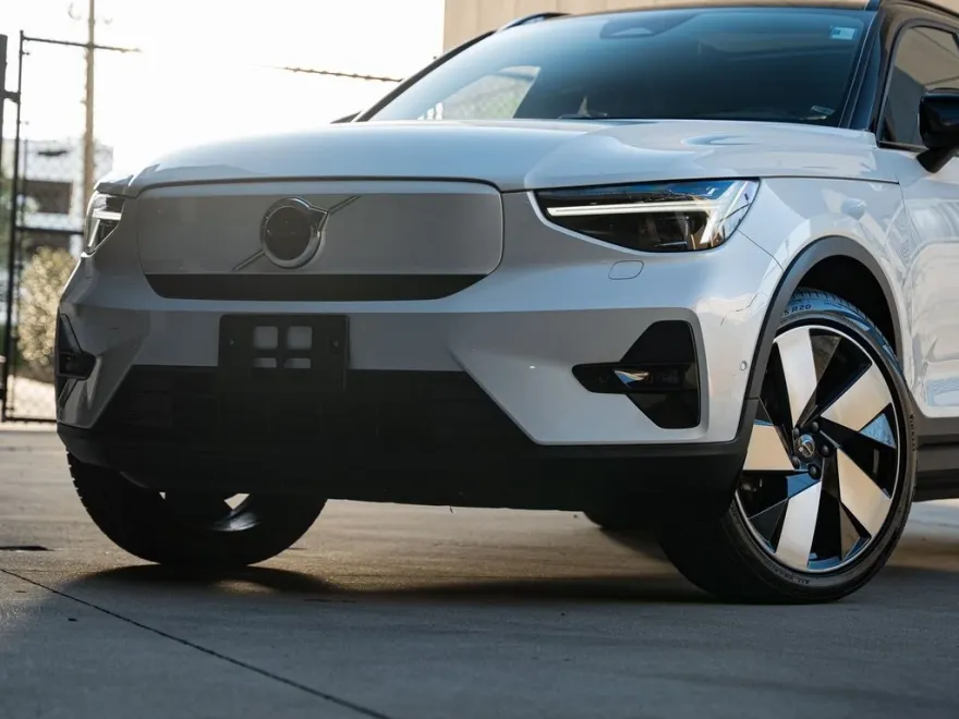 2023 Volvo XC40 Recharge Ultimate photo 1