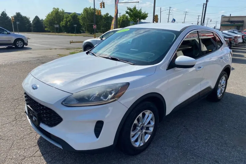 2021 Ford Escape SE photo 1