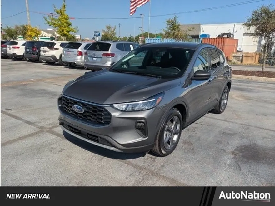 2025 Ford Escape ST-Line photo 1