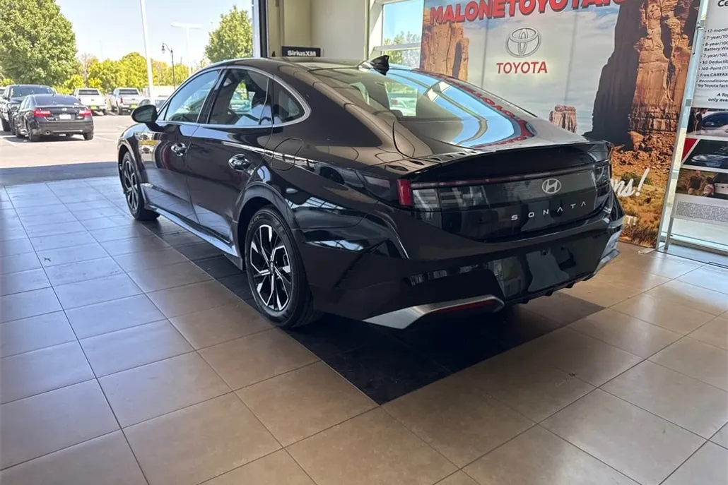 2025 Hyundai Sonata SEL photo 1