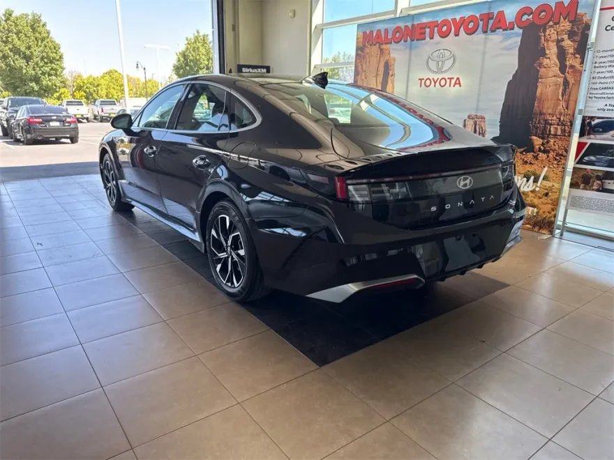 2025 Hyundai Sonata SEL photo 1