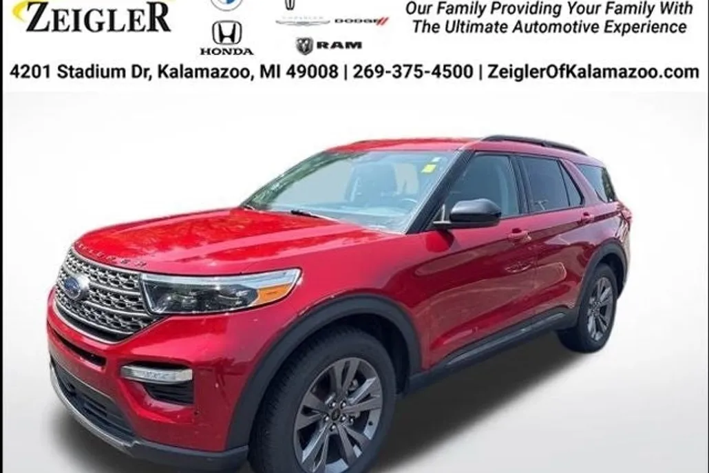 2022 Ford Explorer XLT photo 1