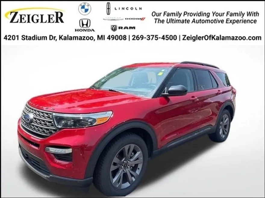 2022 Ford Explorer XLT photo 1