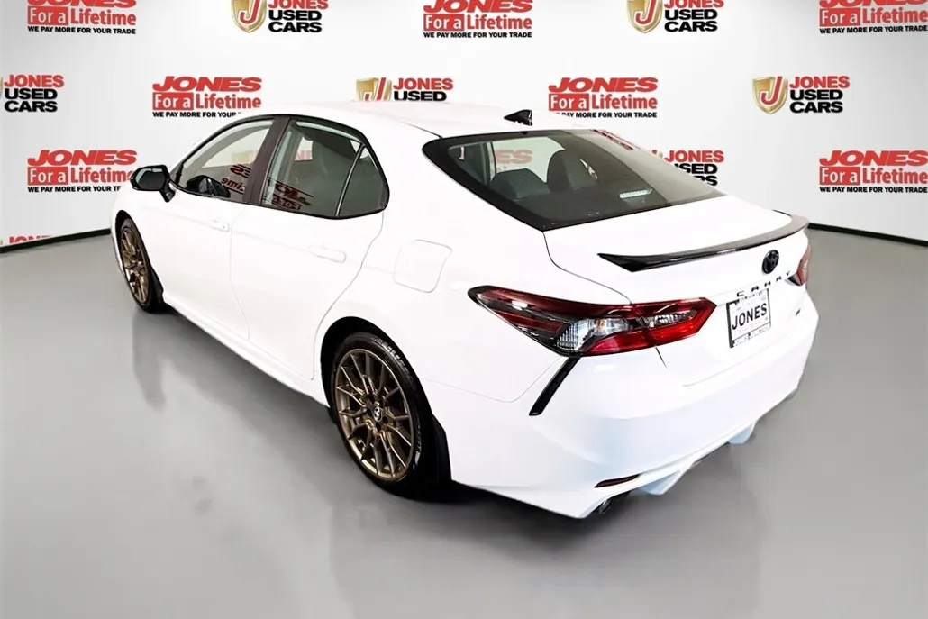 2023 Toyota Camry Hybrid SE photo 1