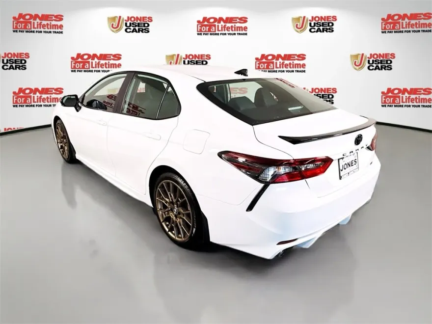 2023 Toyota Camry Hybrid SE photo 1
