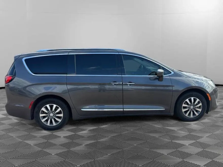 2020 Chrysler Pacifica Touring Plus photo 1