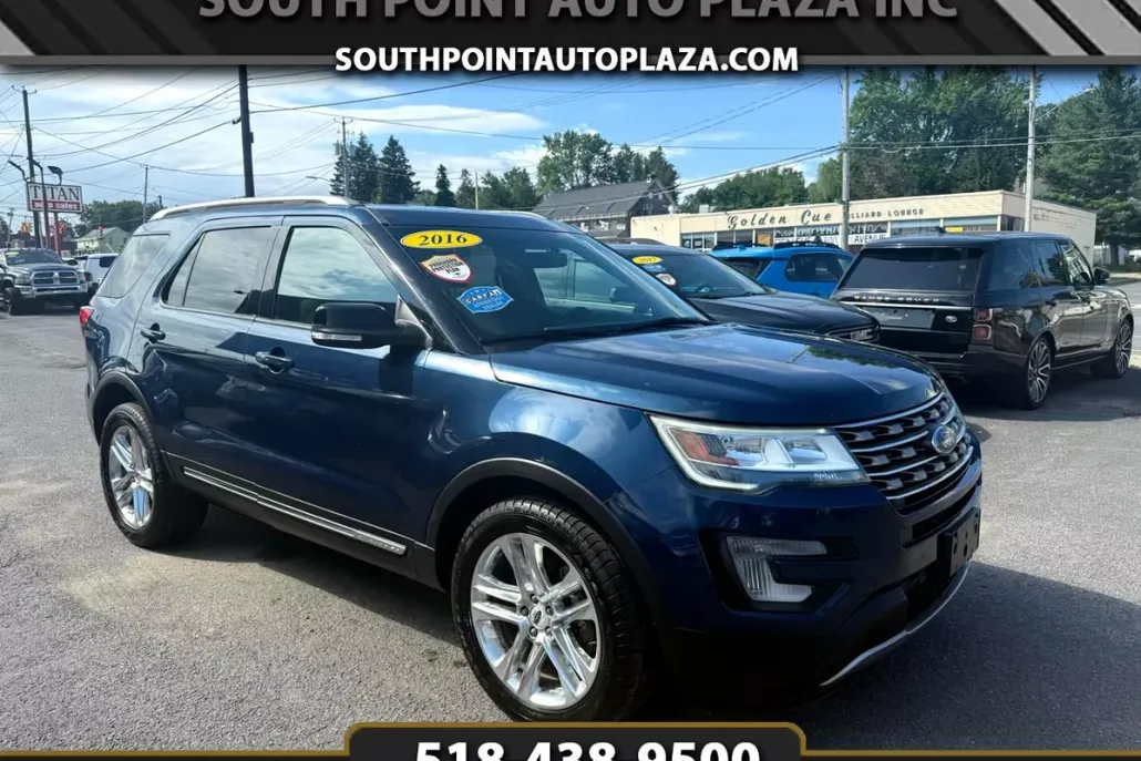 2016 Ford Explorer XLT photo 1
