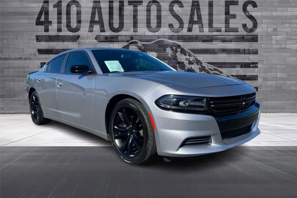 2016 Dodge Charger SE photo 1