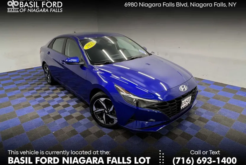 2023 Hyundai Elantra SEL photo 1