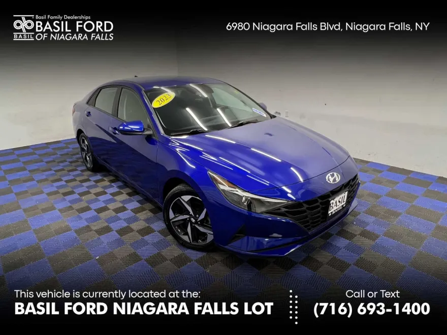 2023 Hyundai Elantra SEL photo 1