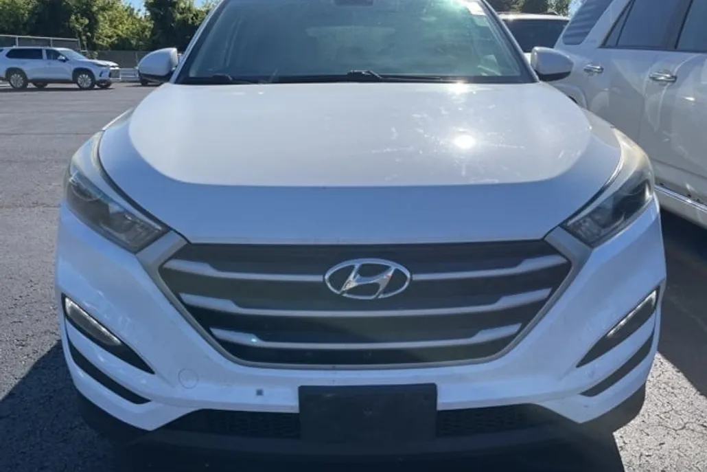 2017 Hyundai Tucson SE photo 1