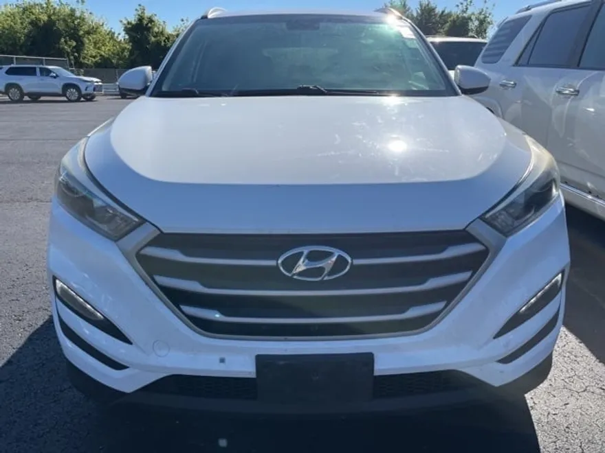 2017 Hyundai Tucson SE photo 1
