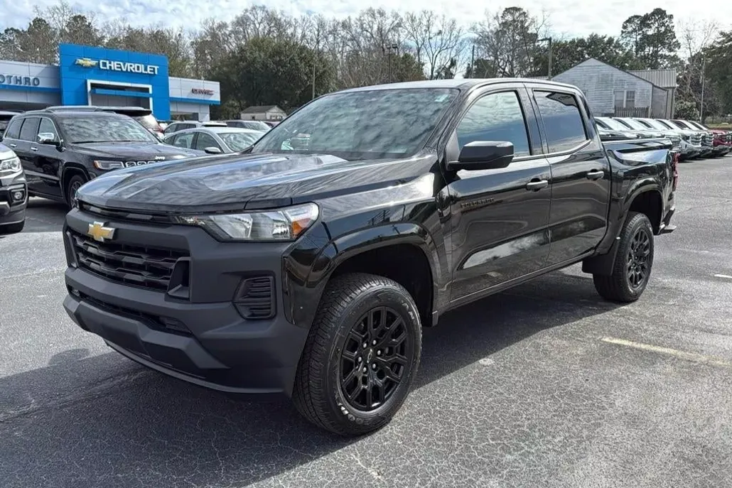 2025 Chevrolet Colorado LT photo 1