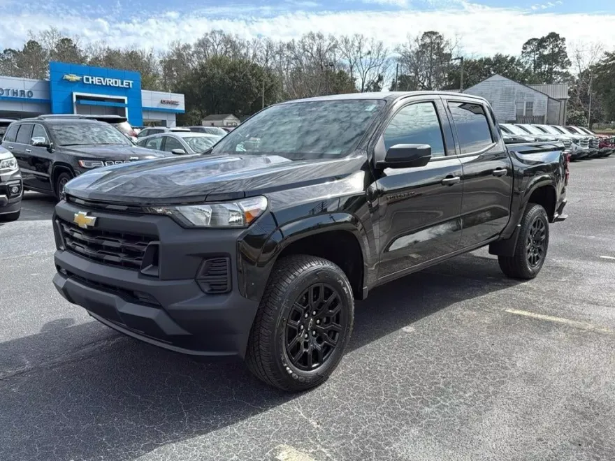 2025 Chevrolet Colorado LT photo 1