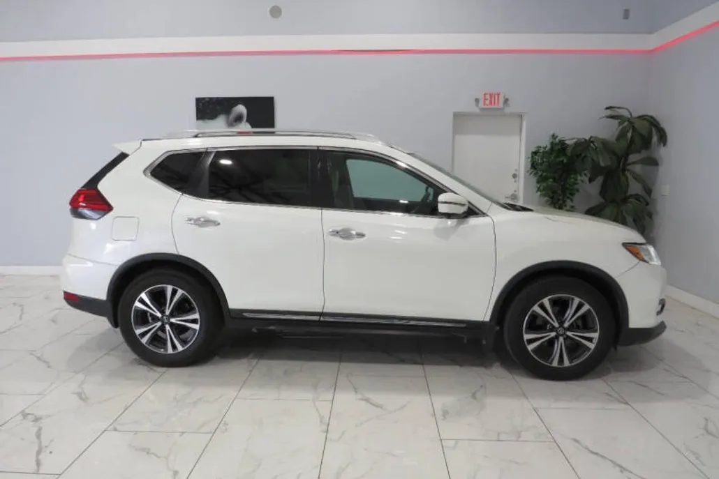 2017 Nissan Rogue SL photo 1