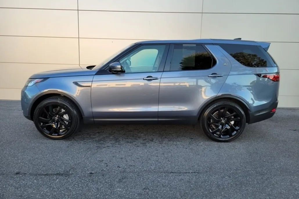 2023 Land Rover Discovery S photo 1