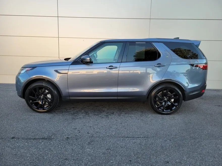 2023 Land Rover Discovery S photo 1