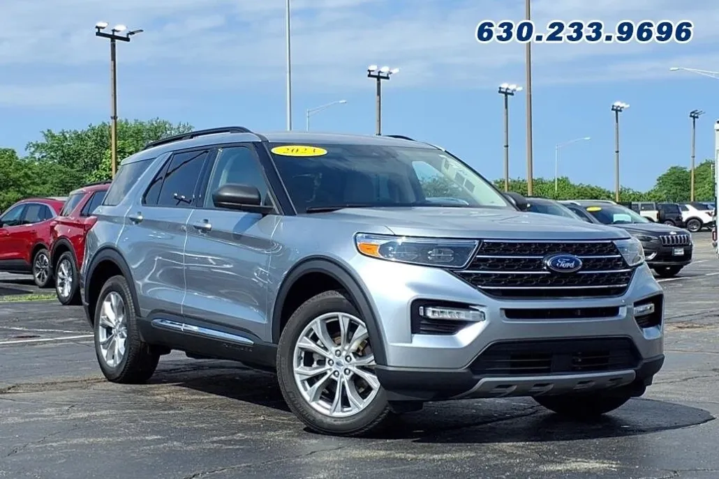 2023 Ford Explorer XLT photo 1