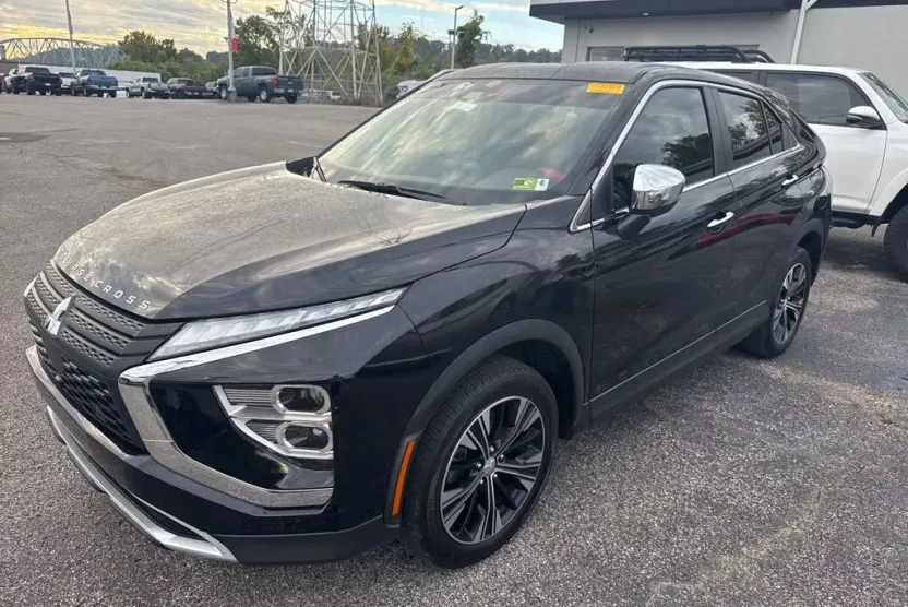 2022 Mitsubishi Eclipse Cross SE photo 1