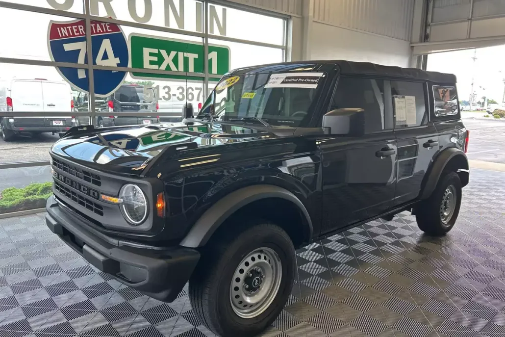 2022 Ford Bronco Base photo 1