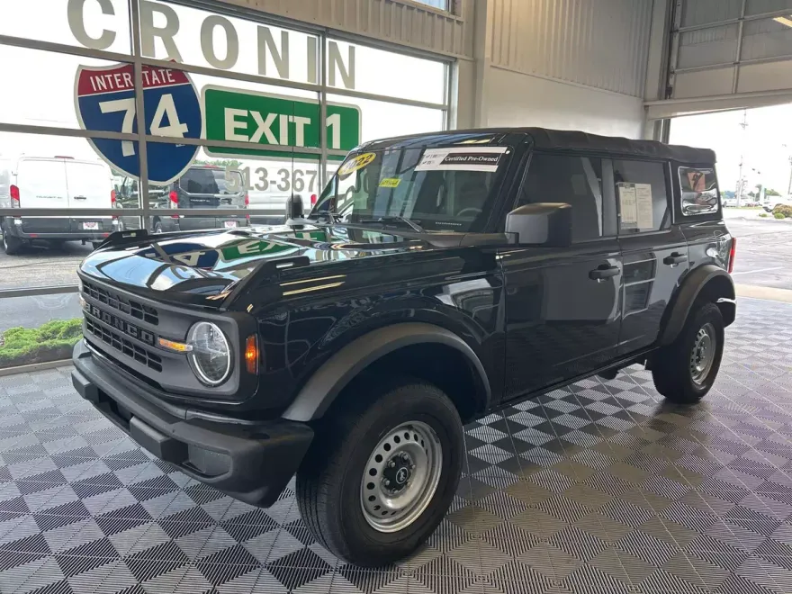 2022 Ford Bronco Base photo 1