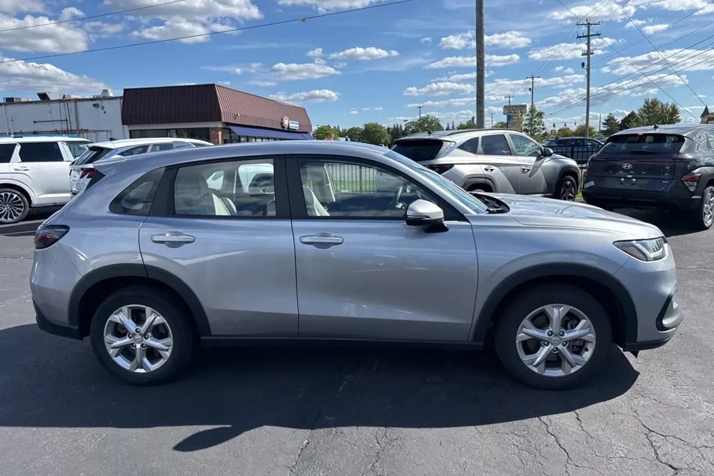 2023 Honda HR-V LX photo 1