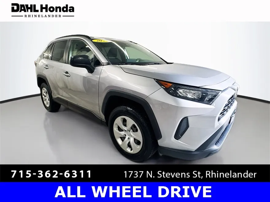 2020 Toyota RAV4 LE photo 1