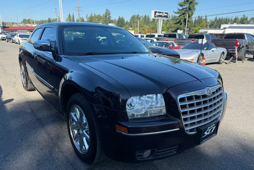 2010 Chrysler 300 Touring photo 1