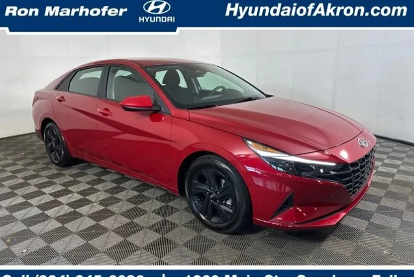 2023 Hyundai Elantra SEL photo 1