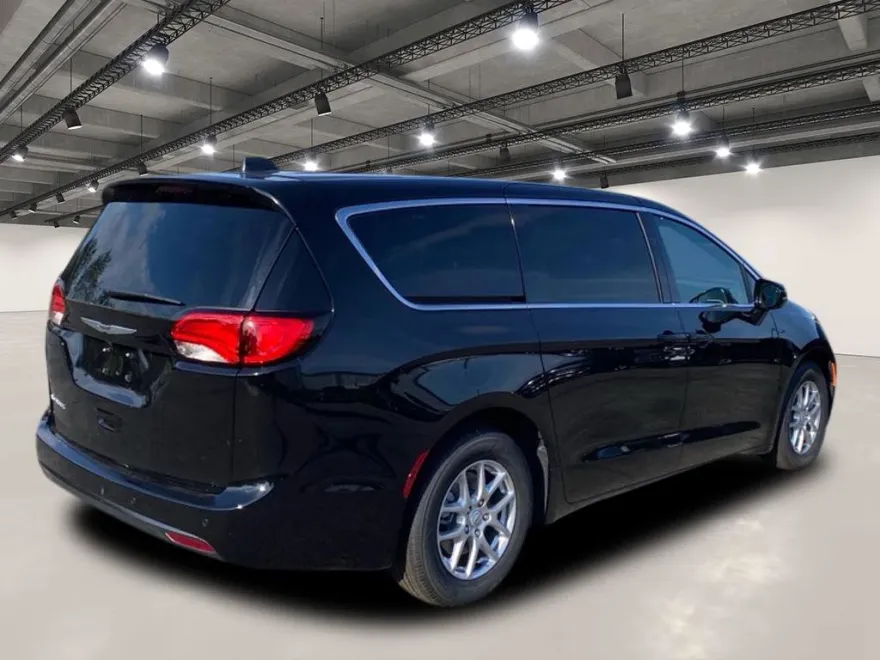 2026 Chrysler Voyager LX photo 1