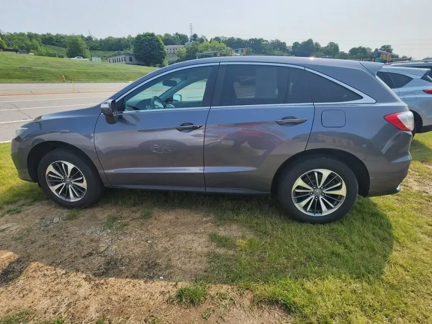 2018 Acura RDX Advance photo 2