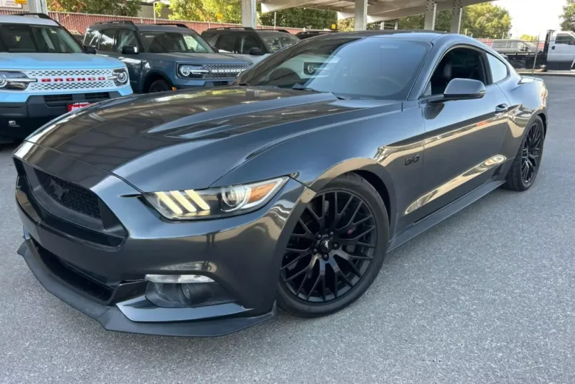2017 Ford Mustang GT Premium photo 1