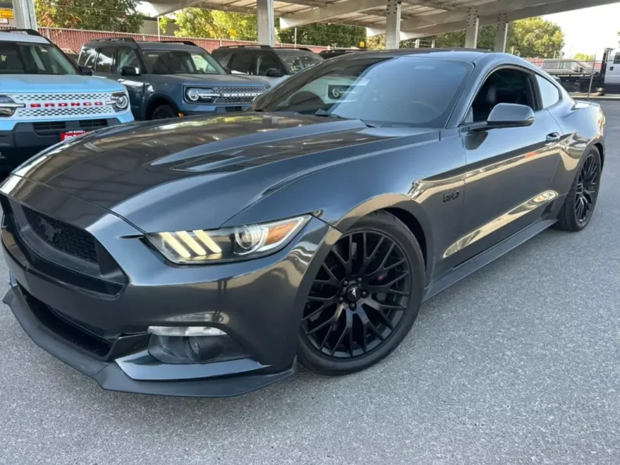 2017 Ford Mustang GT Premium photo 1